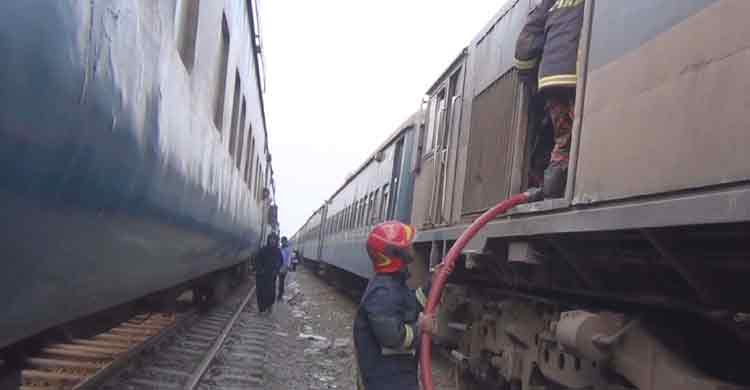 Gajipur: Train engine catches fire 