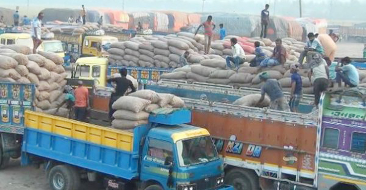 Bangladesh: 16 truck with onions return back