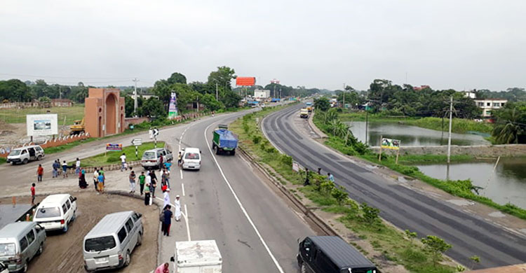Non resident Bangladeshi appreciates Coumilla roads 