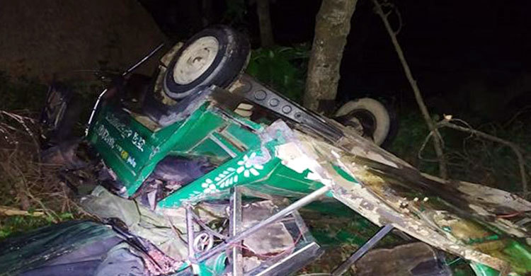 Gopalganj: Road mishap leaves 2 dead 