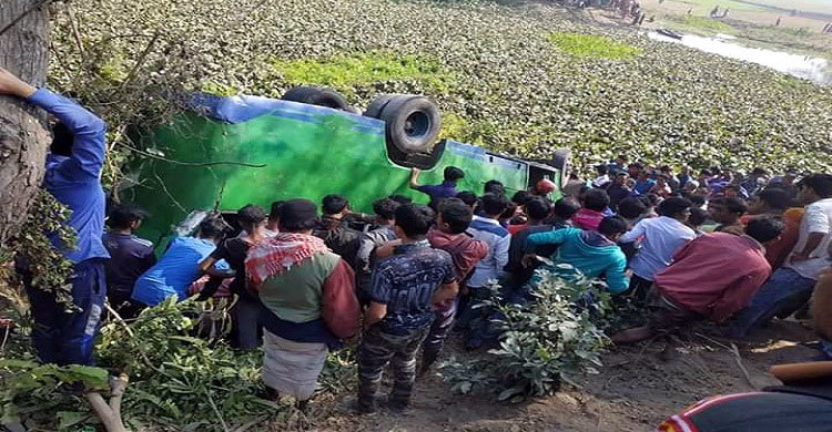 Gopalganj: Bus falls in gorge, 2 killed