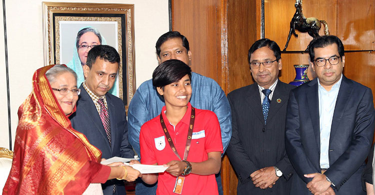 PM Hasina hands over 10 eve footballers 10 lakh 