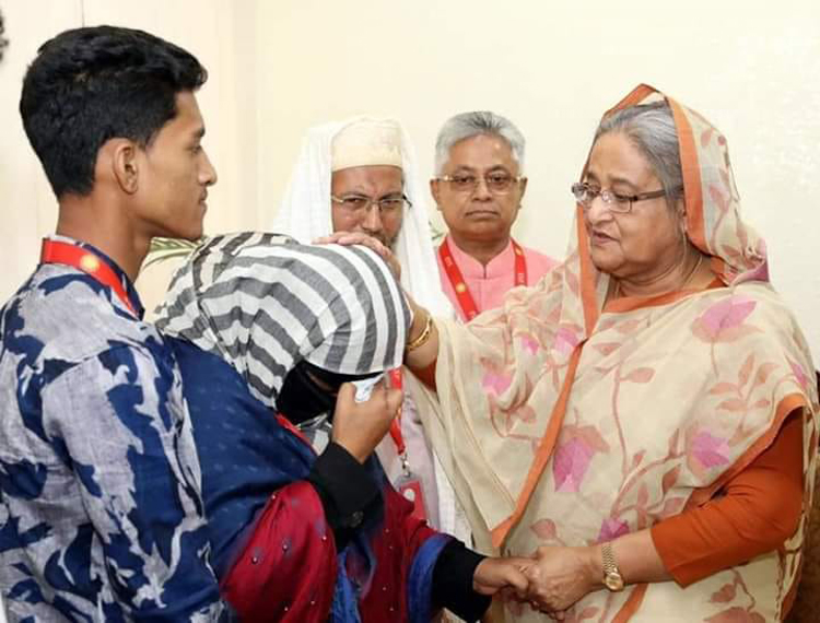 Nusrat's mother breaks down infront of PM Hasina