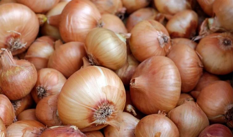 Onion sold in Bangladesh market for Rs 45 
