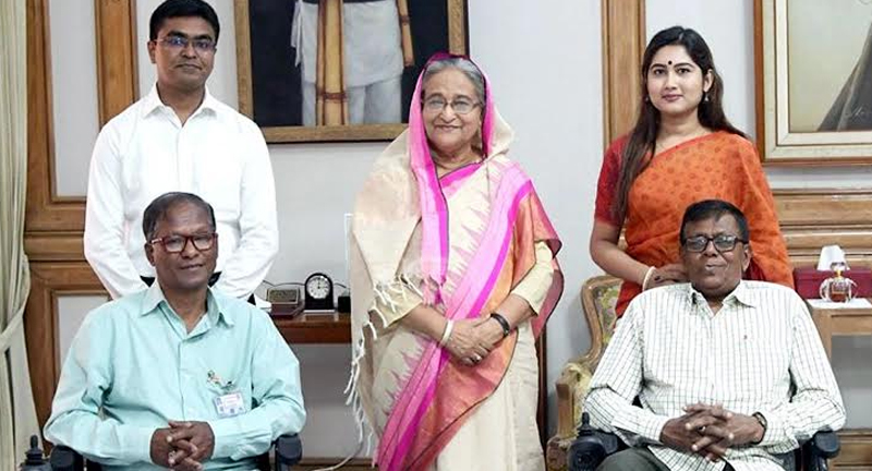 PM Hasina gifts wheel chairs to two Muktijoddhas 