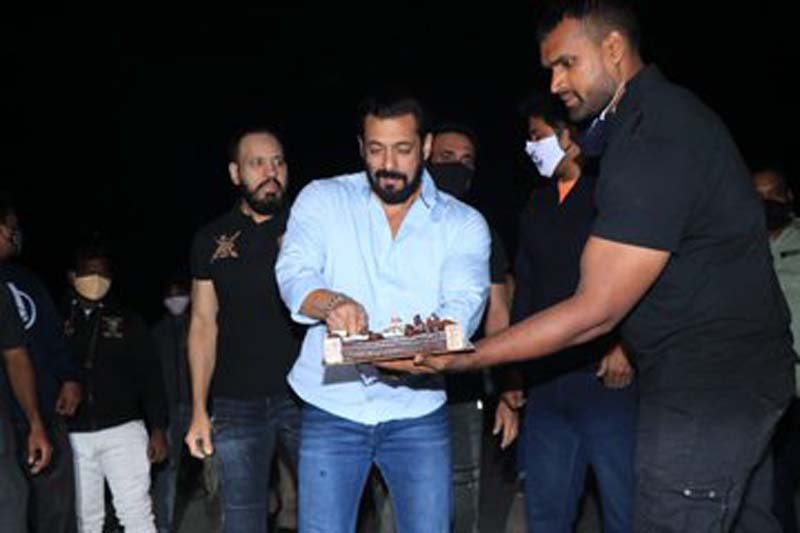 Salman Khan celebrates 55th birthday at his Panvel farmhouse Salman Khan celebrates 55th birthday at his Panvel farmhouse
