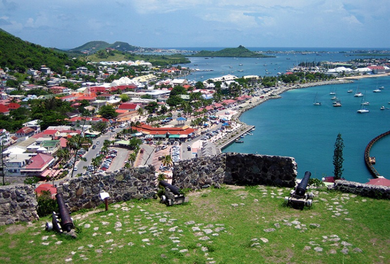More than two hundred tourists stranded in St. Martin due to the depression More than two hundred tourists stranded in St. Martin due to the depression