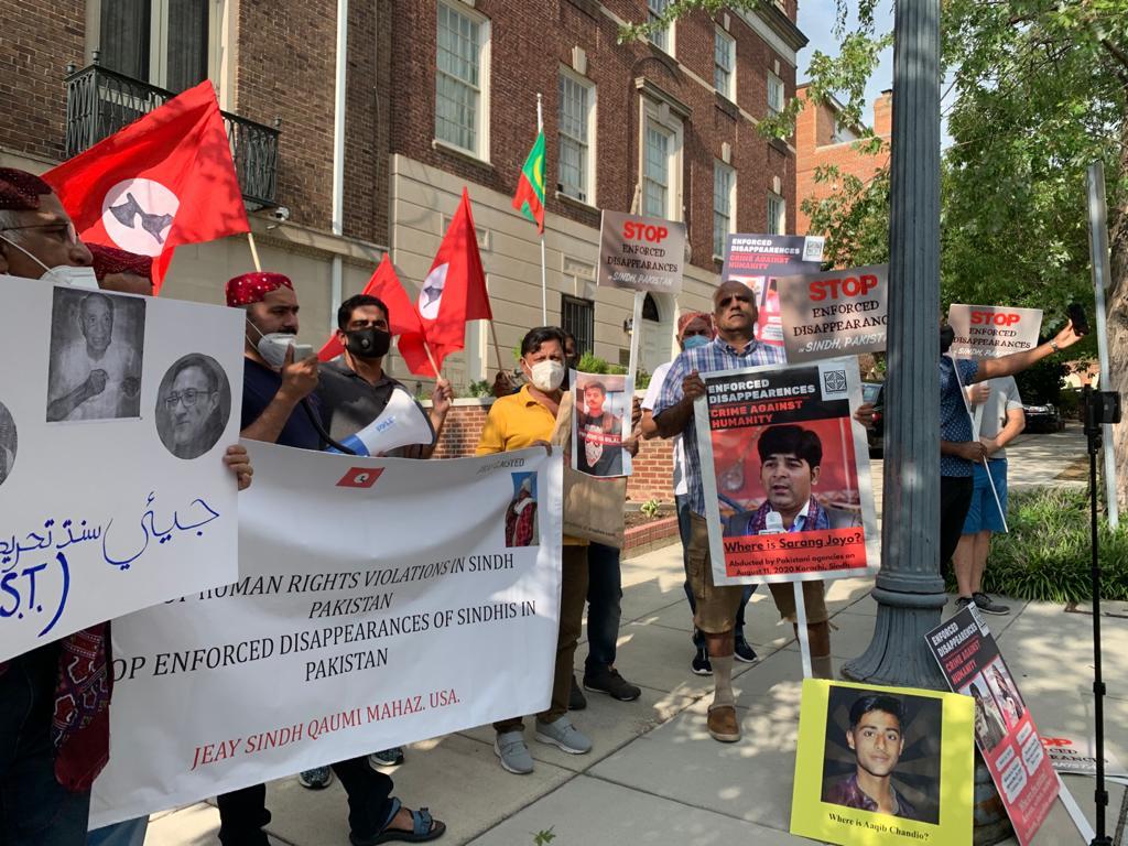 Washington: Sindhi Foundation holds protests outside Pakistan envoy's residence