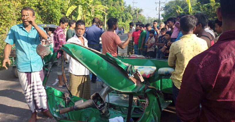 Road accident kills two, injures three in Feni