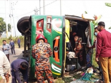 Bangladesh: Picnic bus falls, helper dead