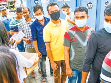 Bangladeshis return from Kuwait camp