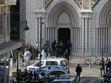 Knife-wielding man kills three inside Nice church