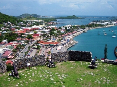 More than two hundred tourists stranded in St. Martin due to the depression