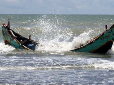 Boat capsize in the Bay of Bengal, four fisherman still missing