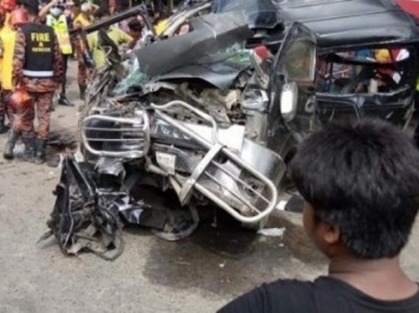 Two dead as bus, micro bus collide in Comilla