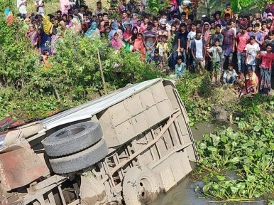 Four killed, 20 injured as bus falls into ditch in Gopalganj