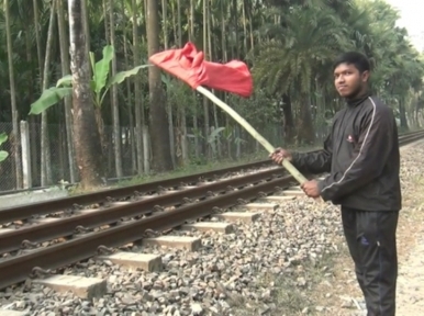 Teen's bravery saves train from accident in Jaipurhat