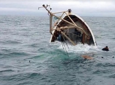 Boat capsizes in Bangladesh with 13 fishermen 