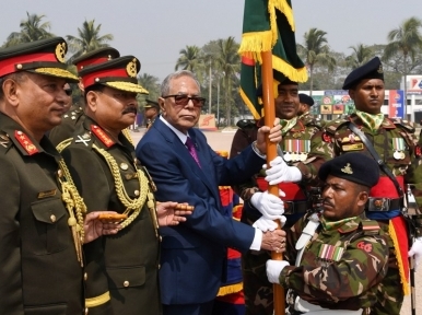 জাতীয় পতাকা বহনের সুযোগ সবার জীবনে আসে না : রাষ্ট্রপতি