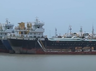 First transhipment arrives at Chittagong port from India
