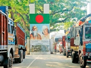 বেনাপোল দিয়ে আমদানি বন্ধ, ওপারে ট্রাকেই নষ্ট হচ্ছে পেঁয়াজ