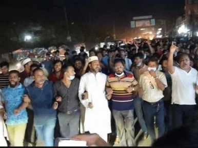 Agitating Awami League workers block highway in Tongi