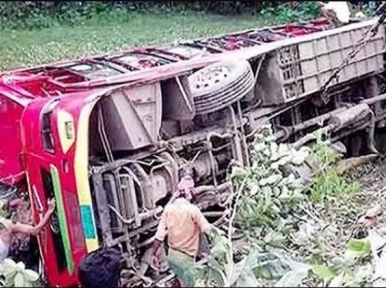 Three dead as passenger bus loses control in Manikganj