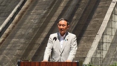Yoshihide Suga: Governing party picks 71-year-old Chief Cabinet Secretary to succeed Shinzo Abe