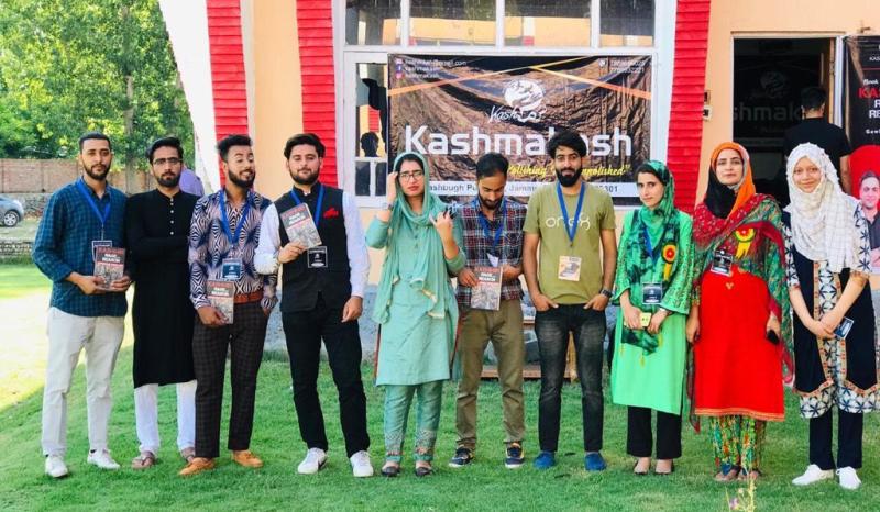 Kashmir Fights COVID-19 Unitedly: Young social activists help poor in Pulwama