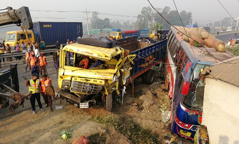 Road accident kills six, injures five in Tangail