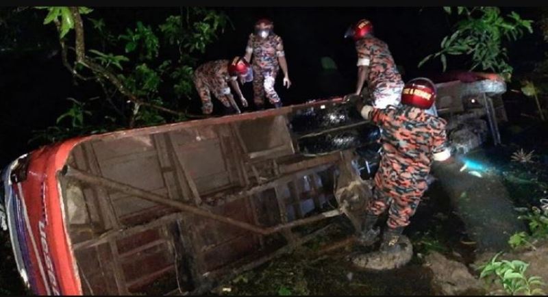 Groom among 20 injured in Pabna bus accident, bride unharmed