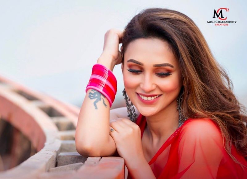 Mimi Chakraborty's video song 'Tomar Khola Hawa' out now Mimi Chakraborty's video song 'Tomar Khola Hawa' out now