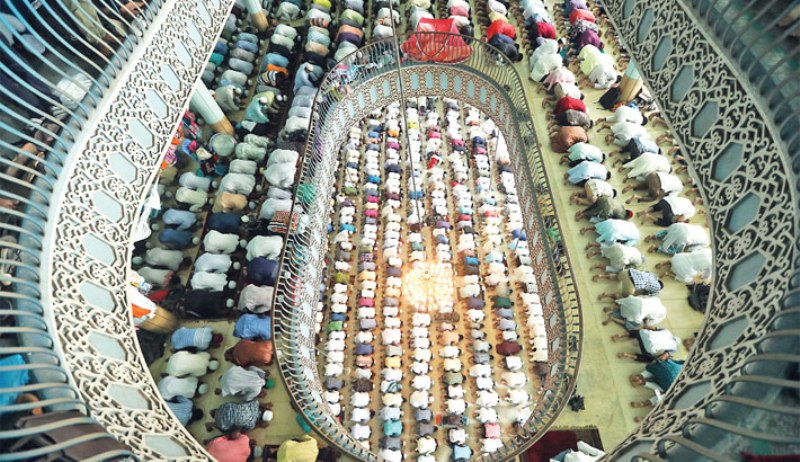 Devotees ask for a Covid-19 free world during Eid prayers