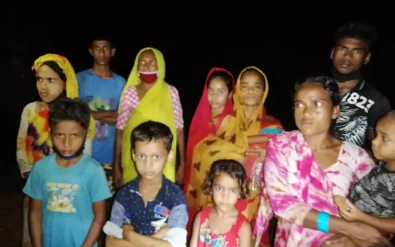 Several people stopped from illegally entering Bangladesh at India border Several people stopped from illegally entering Bangladesh at India border