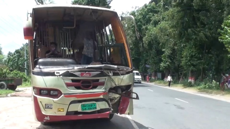 Couple dies in Manikganj road accident