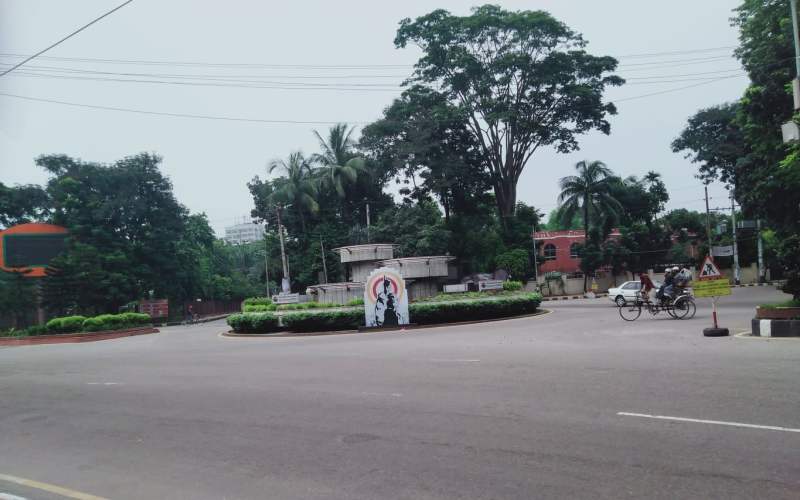 Dhaka still in celebratory mode as offices, court open post Eid holiday