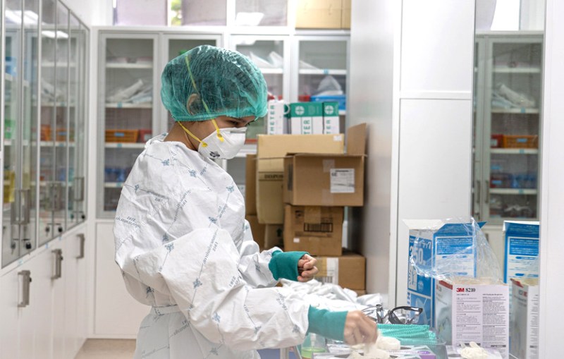New Covid-19 variants under the microscope as travel bans mount over UK mutation New Covid-19 variants under the microscope as travel bans mount over UK mutation