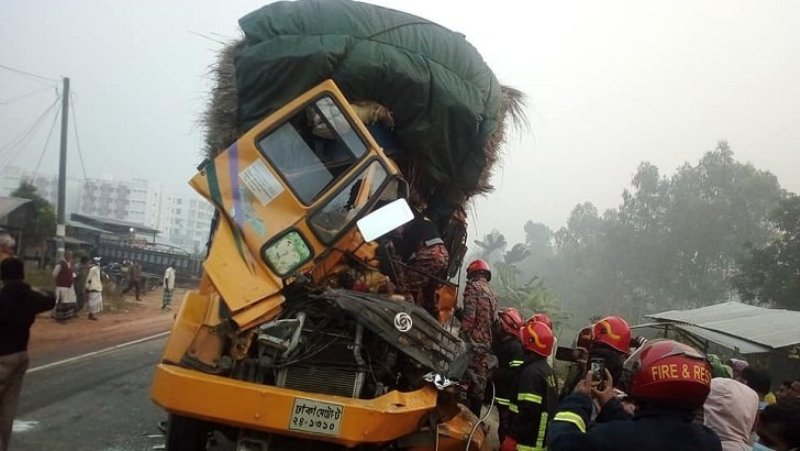 Truck accident kills 2, injures 5 in Naogaon