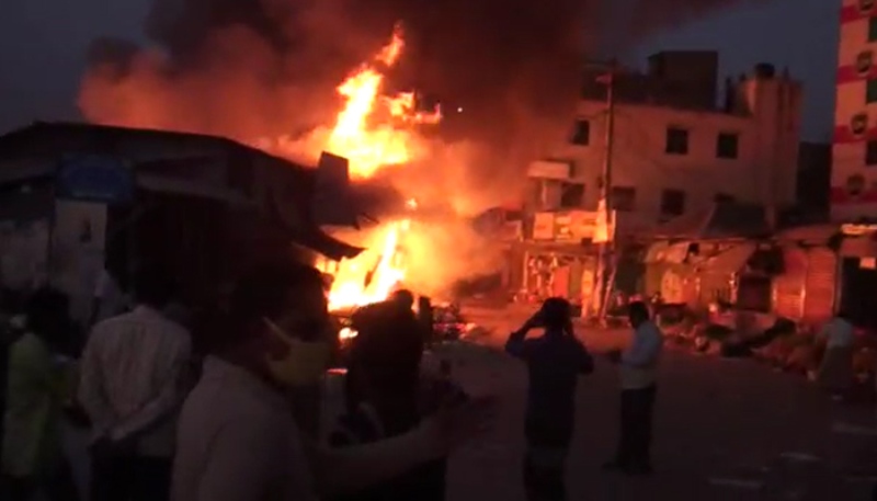 Massive blaze guts Gazipur market; one shopkeeper killed Massive blaze guts Gazipur market; one shopkeeper killed