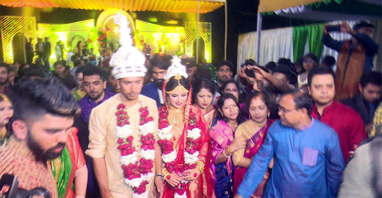 Cricketer Soumya gets hitched 