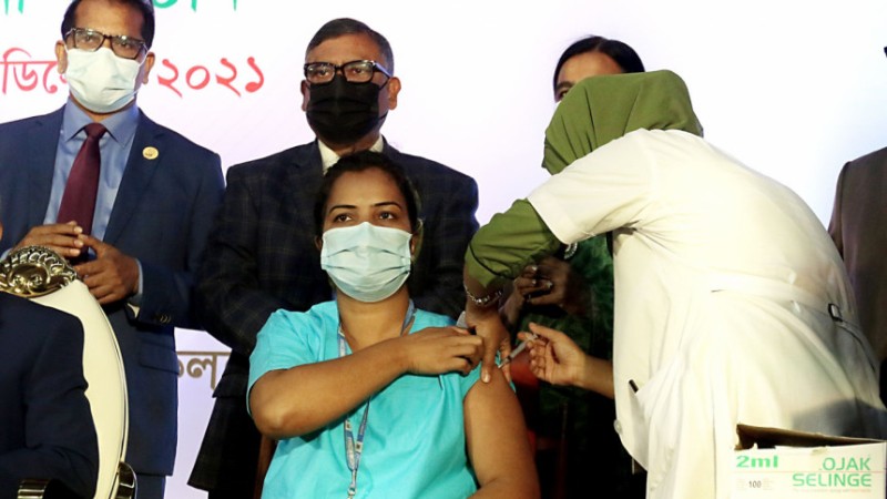 টিকার বুস্টার ডোজ শুরু আজ টিকার বুস্টার ডোজ শুরু আজ