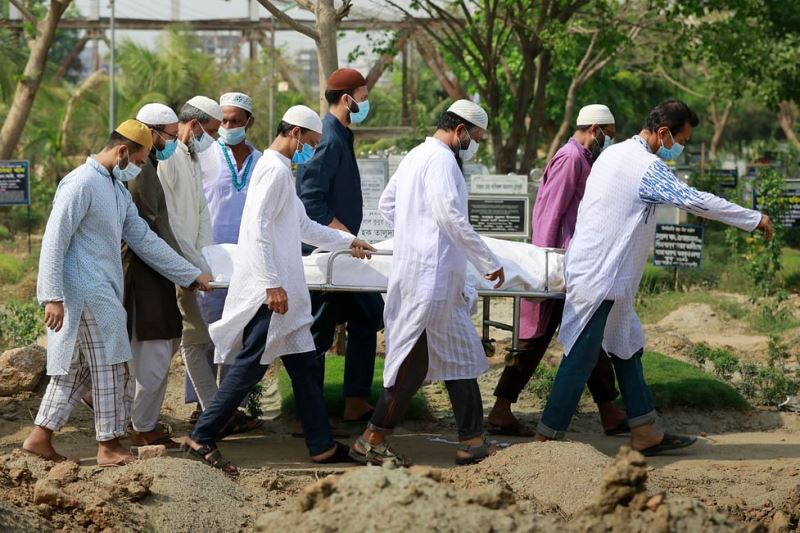 Coronavirus kills 215 people in a day across Bangladesh