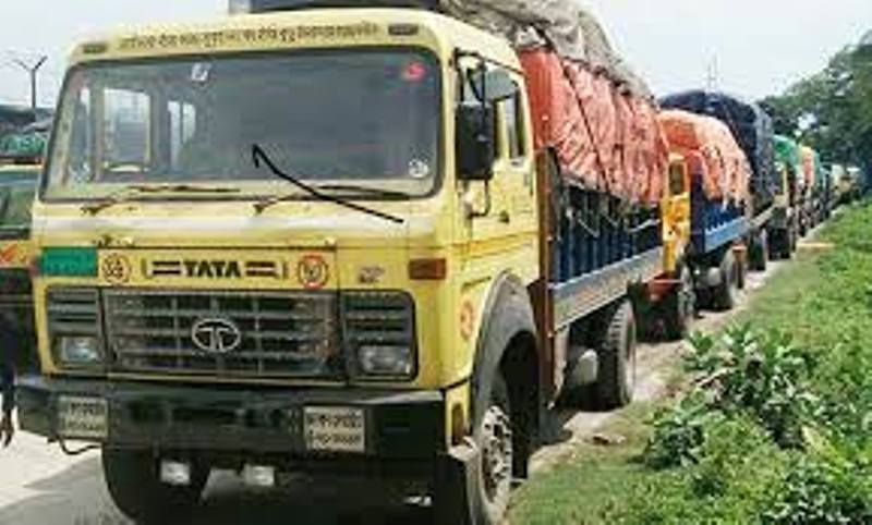 বেনাপোলে বিভিন্ন পণ্য নিয়ে আটকা শত শত ট্রাক