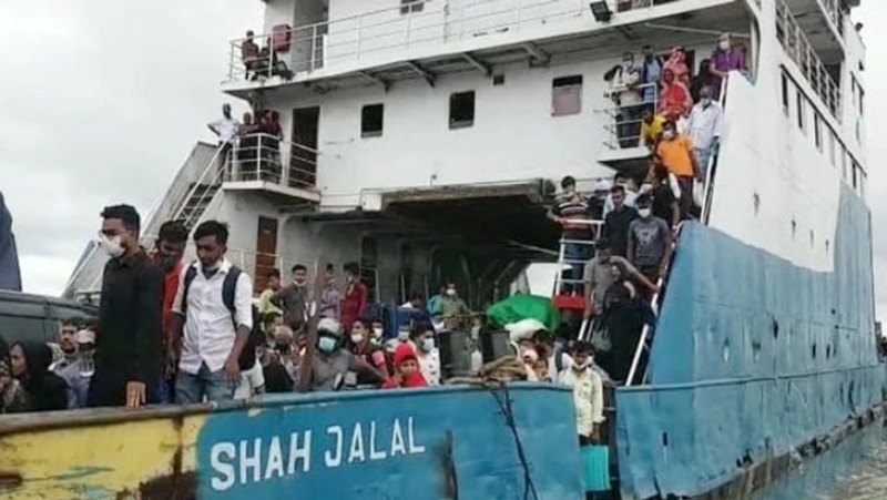 Ferry hits pillar of Padma Bridge, injures 20 passengers