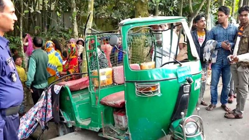 Autorickshaw driver among three killed in Chittagong road accident