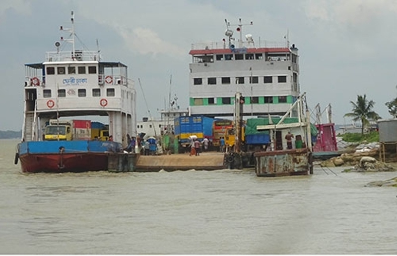 After 10 and a half hours, ferry starts plying on Daulatdia-Paturia route