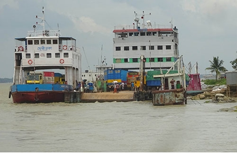 After 10 and a half hours, ferry starts plying on Daulatdia-Paturia route After 10 and a half hours, ferry starts plying on Daulatdia-Paturia route