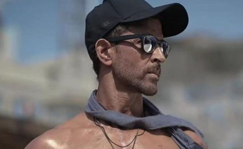 Hrithik Roshan stuns fans with his 'U look 21' image on Instagram