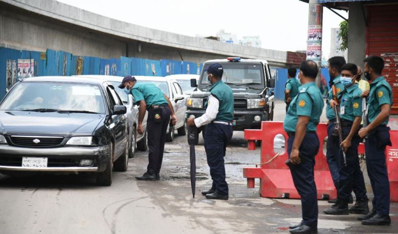 Traffic pressure on the road on the fifth day of the lockdown