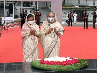 ৭ মার্চ উপলক্ষে জাতির পিতার প্রতিকৃতিতে প্রধানমন্ত্রীর শ্রদ্ধা